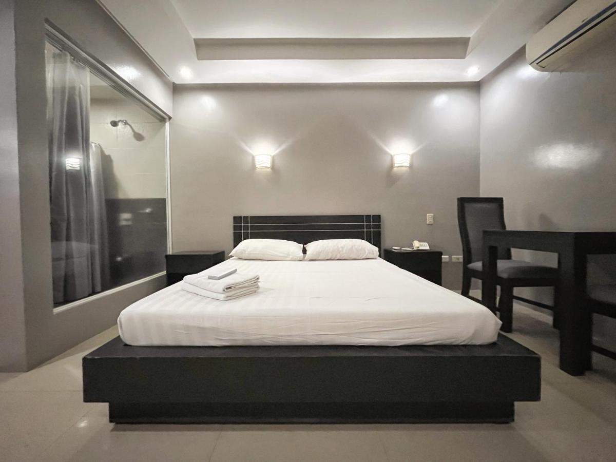 Rumi Apartelle Hotel Angeles Bagian luar foto