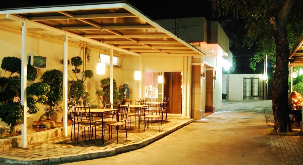 Rumi Apartelle Hotel Angeles Bagian luar foto