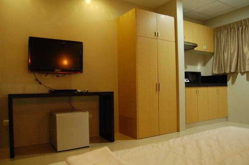 Rumi Apartelle Hotel Angeles Bagian luar foto