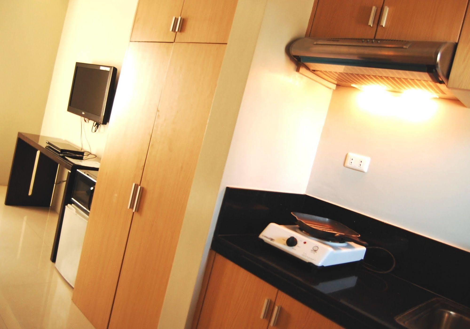 Rumi Apartelle Hotel Angeles Bagian luar foto