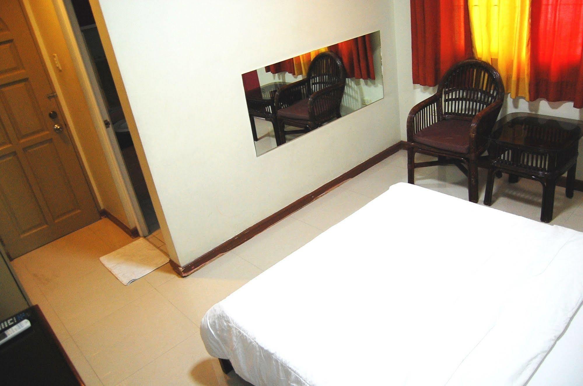 Rumi Apartelle Hotel Angeles Bagian luar foto