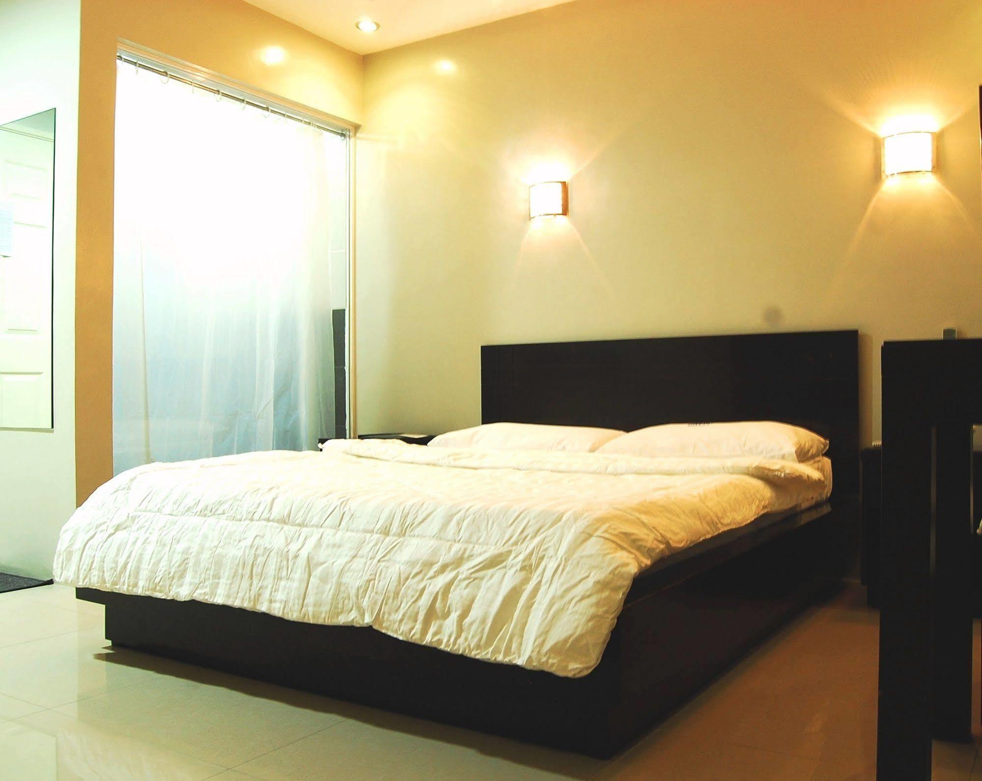 Rumi Apartelle Hotel Angeles Bagian luar foto