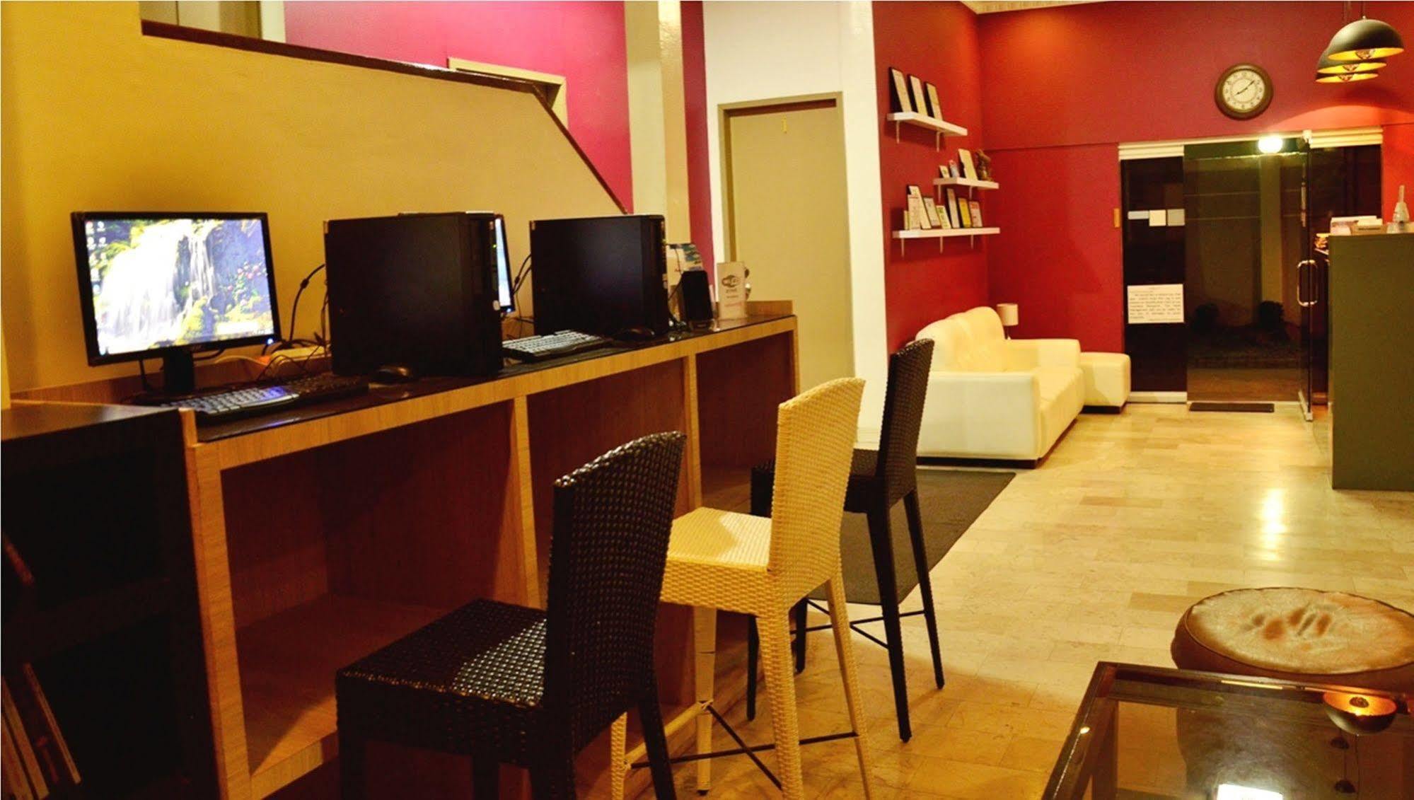 Rumi Apartelle Hotel Angeles Bagian luar foto