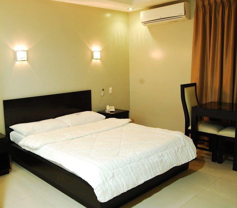 Rumi Apartelle Hotel Angeles Bagian luar foto