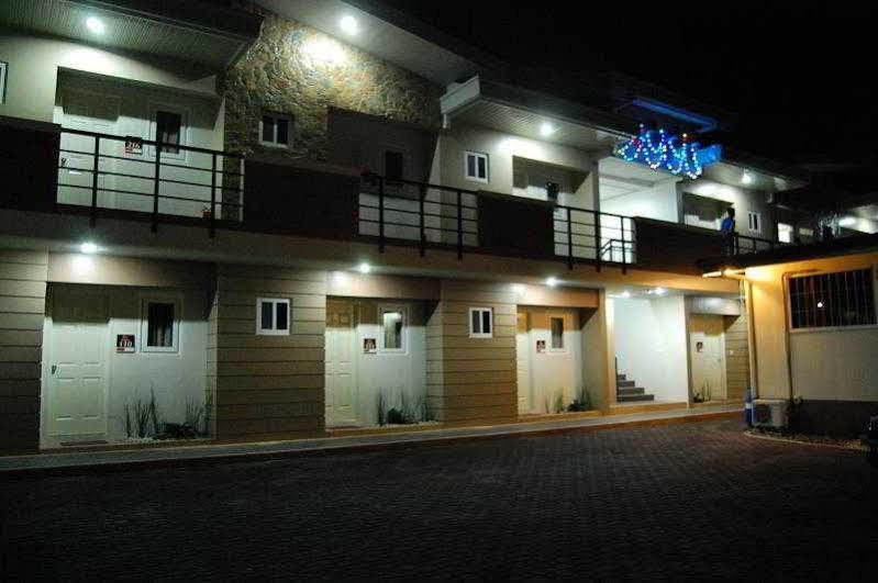 Rumi Apartelle Hotel Angeles Bagian luar foto